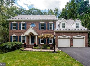 12631 Centurion Ln, Fairfax, VA 22033