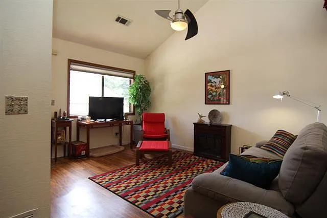 802 Carmen Dr #B — Photo 7