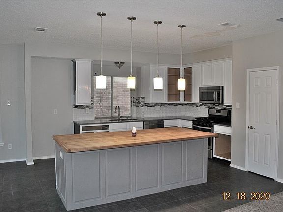 5th image of 609 Magnolia Trl