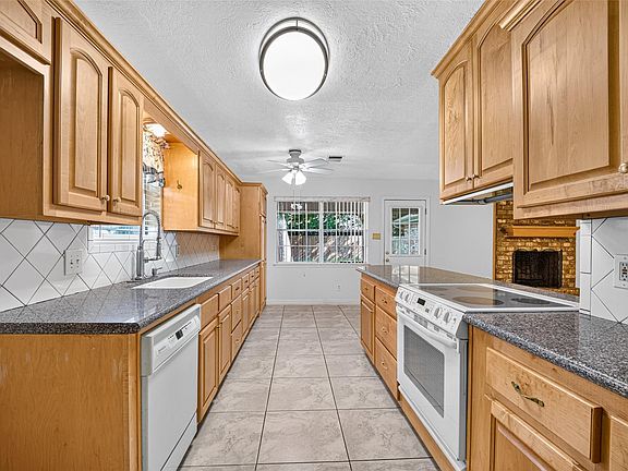 5th image of 5222 Creekview Dr
