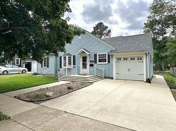 14 8th Ave SE, Oelwein, IA 50662