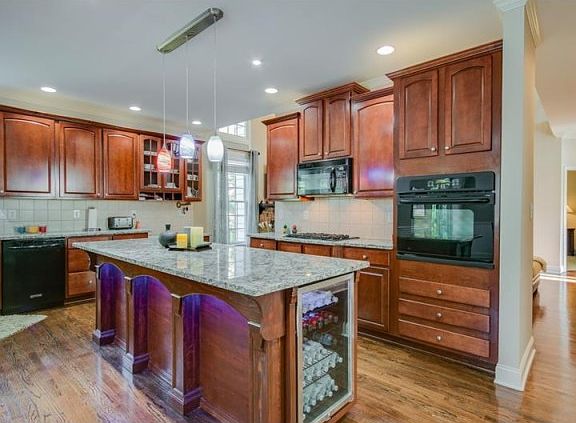 3rd image of 4191 Lantern Hill Dr