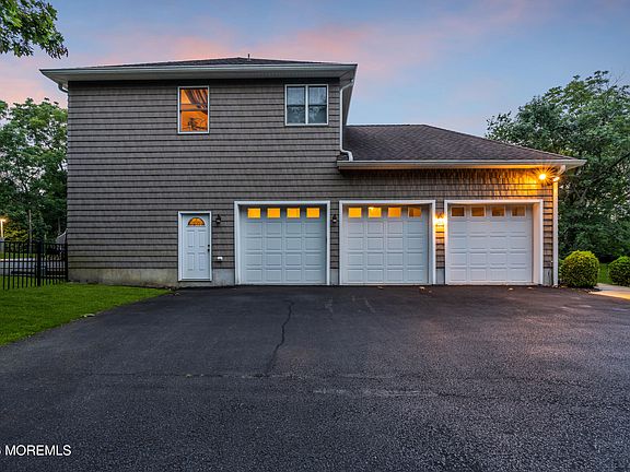 2nd image of 1607 Twin Lakes Drive