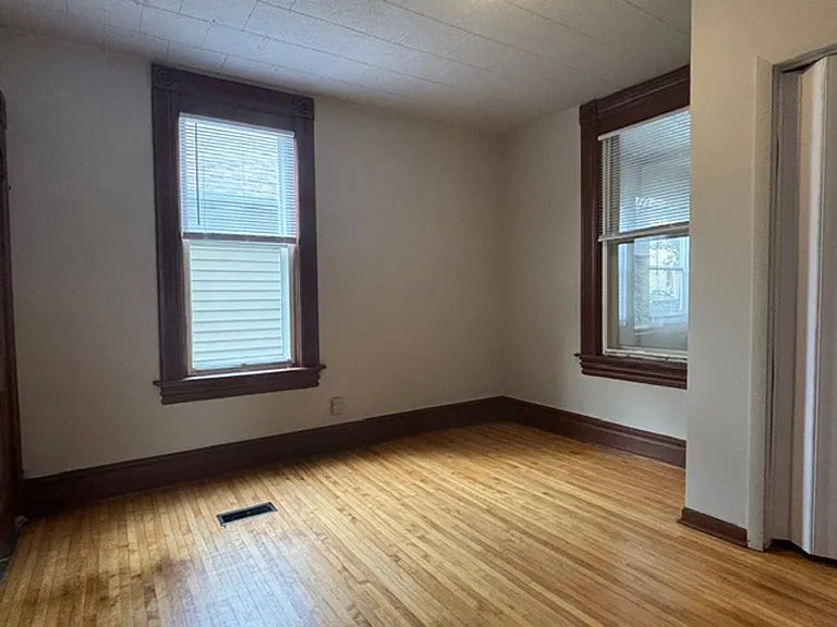 375 Erie Street — Photo 24