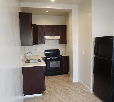 4th image of 901 S Kingsley Dr APT 306