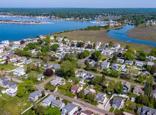 17 S Pkwy, Clinton, CT 06413