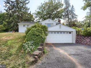 82 Springers Ln, New Cumberland, PA 17070