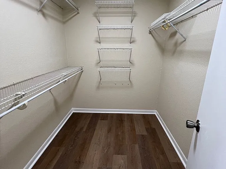 2 Bedroom 2 bath- walk-in closet