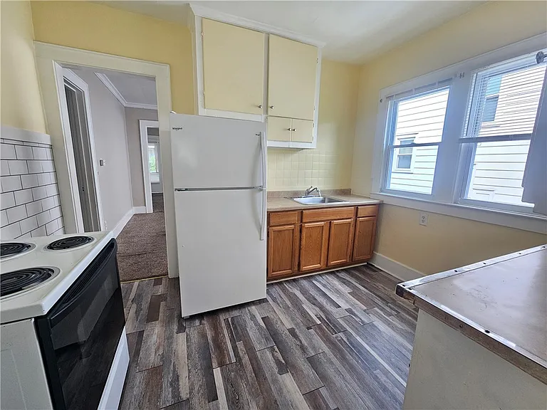 133 McKinley St — Photo 4
