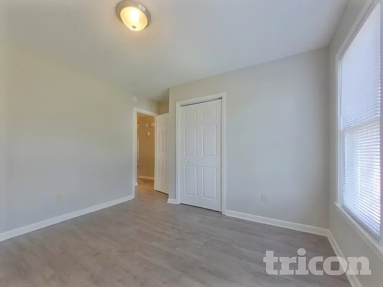 529 Ferncliffe Rd — Photo 13