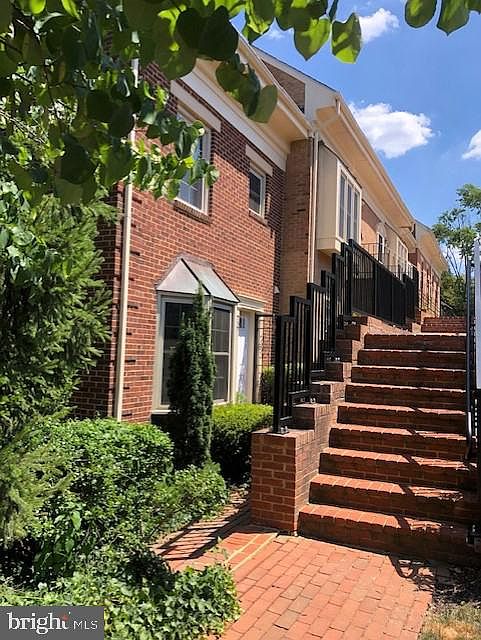 1st image of 2506-2506B N Fairfax Dr #7DIII