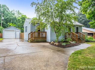 248 Sunset Hills Ave NW, Grand Rapids, MI 49534