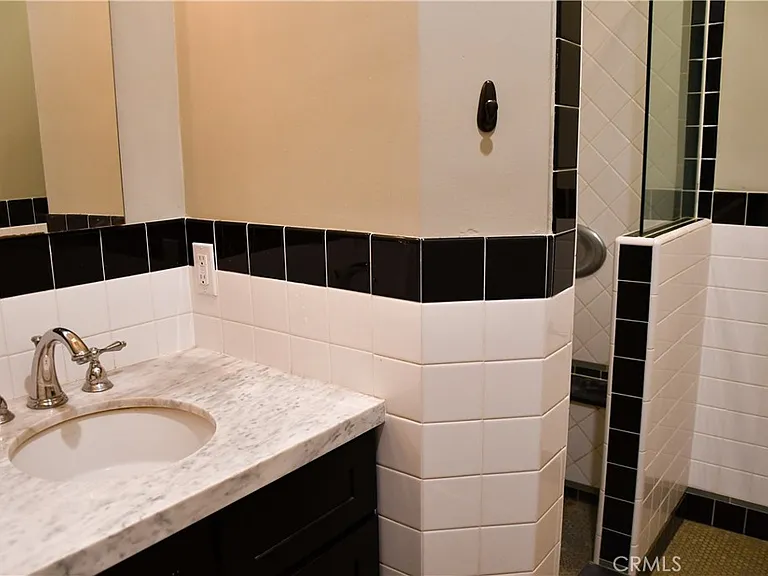 268 N Grand St — Photo 31