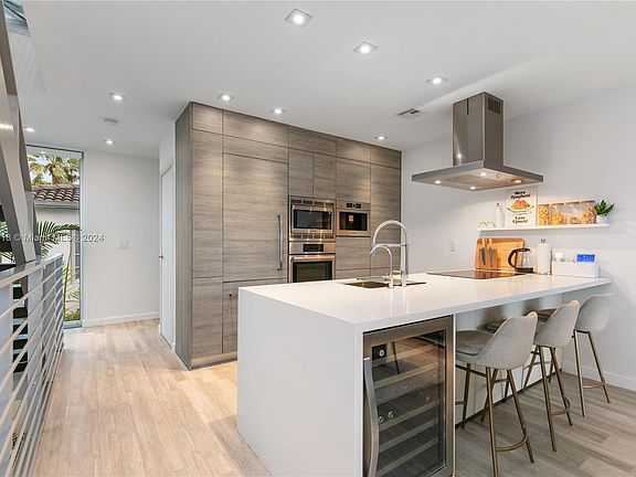 3rd image of 645 Michigan Ave #Townhouse 2