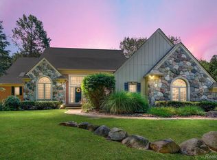 2833 Arlund Way, Troy, MI 48098