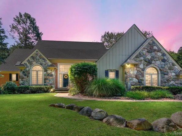 2833 Arlund Way, Troy, MI 48098