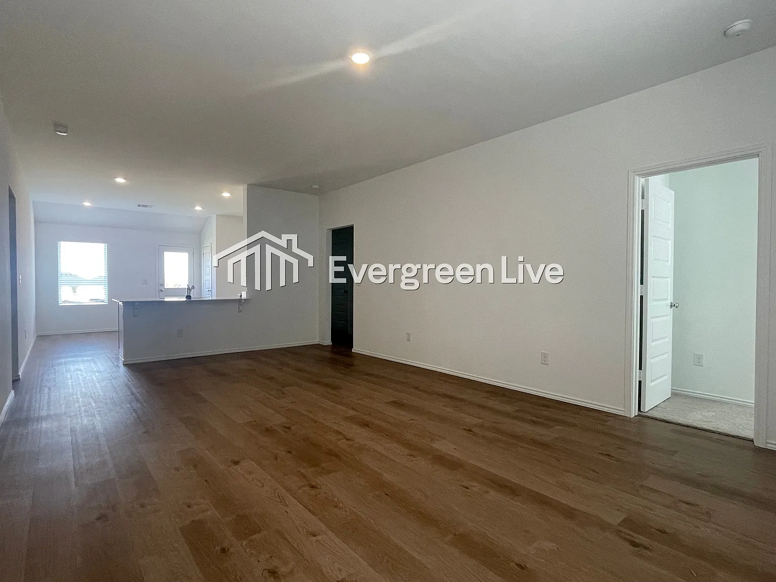 4 bed, 2.0 bath, 1470 sqft, $1,695 — Photo 3