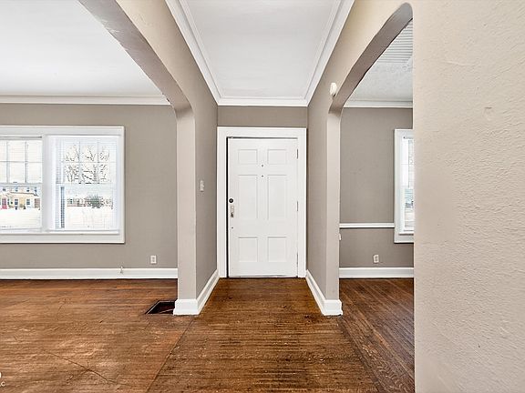 5th image of 4355 Clarendon Rd