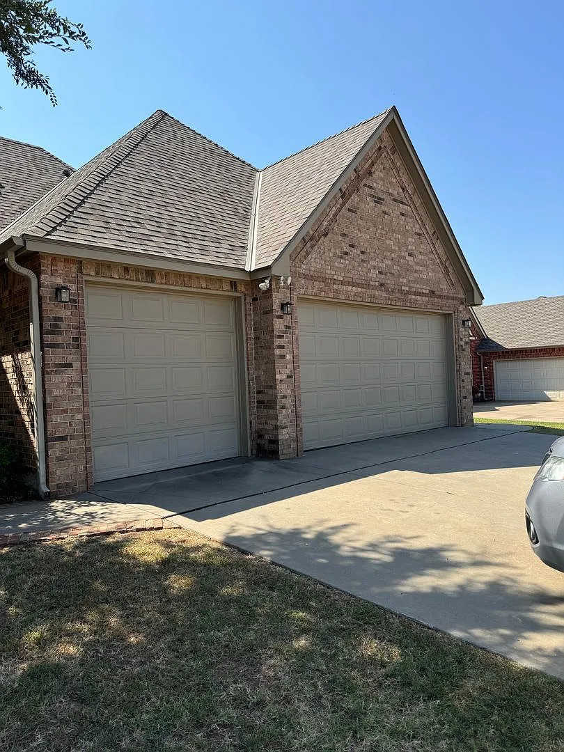 Large 4 Bedroom, 3 Bathroom House — Photo 2