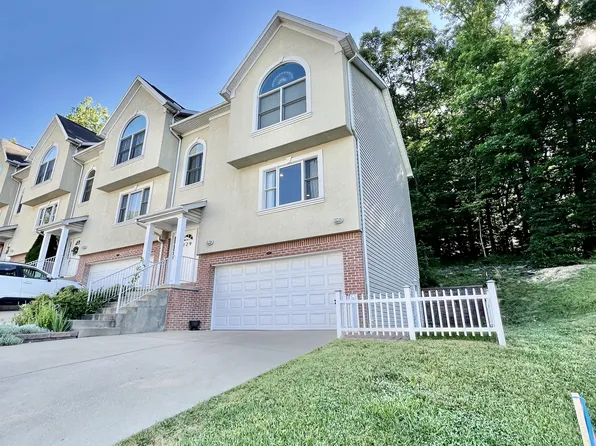 229 Palisades Dr, Morgantown, WV 26508