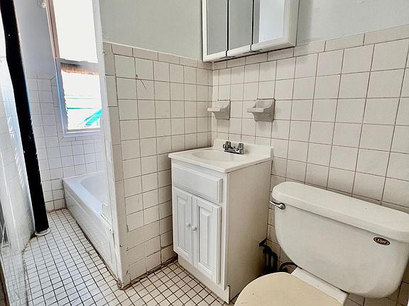 4th image of 118 Oliver Ave APT 3