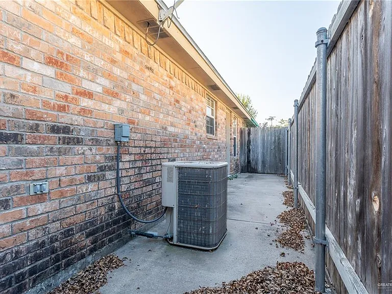 703 N Agate St #C — Photo 18
