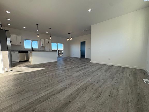3rd image of 704 San Mateo Ave