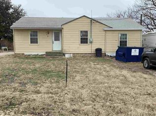 708 Betz St, Bellevue, TX 76228