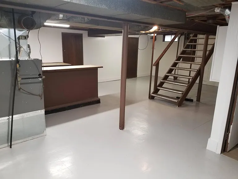 703 E Stewart St — Photo 11