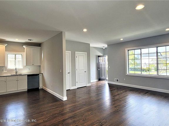 2nd image of 148 Hunter Ave