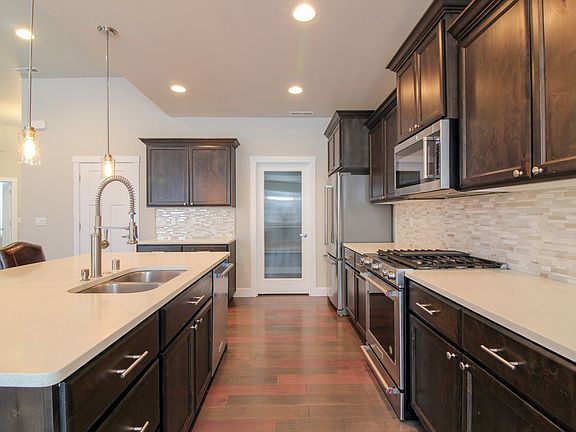 3rd image of 4675 Cowlitz Blvd