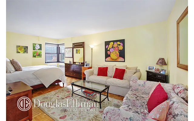 Sold by Douglas Elliman | media 22