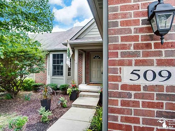 3rd image of 509 Brooks Hollow Ct