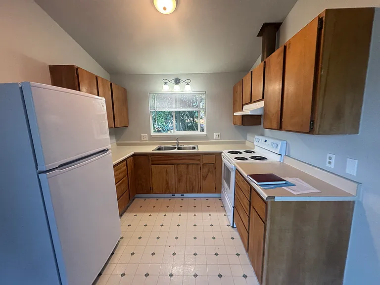 3700 Lakeshore Blvd #B — Photo 9