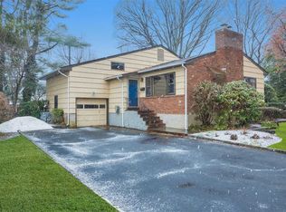 11 Brookside Dr, Huntington, NY 11743