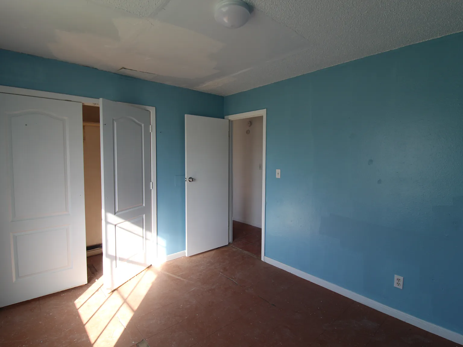2 bed, 700 sqft, $600 — Photo 3