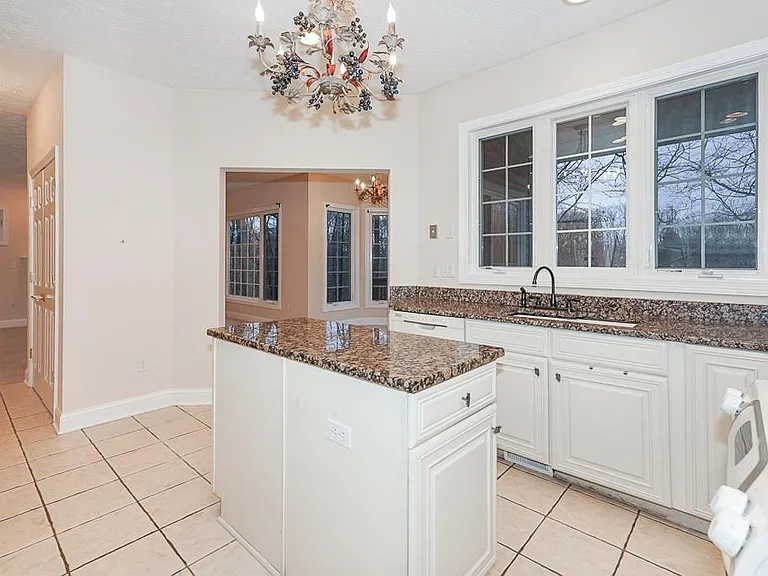 3729 Edgehill Dr — Photo 10