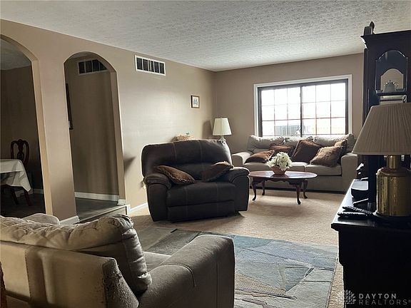 4th image of 2117 Robinhood Dr