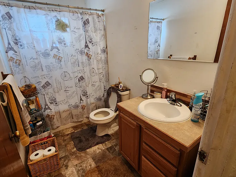 115 E Plum St — Photo 9