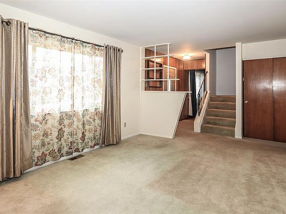 4th image of 941 Patricia Ln