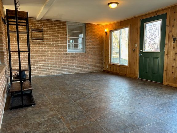 4th image of 8428 Shirlane St