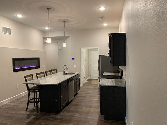 3rd image of 231 Siena Blvd