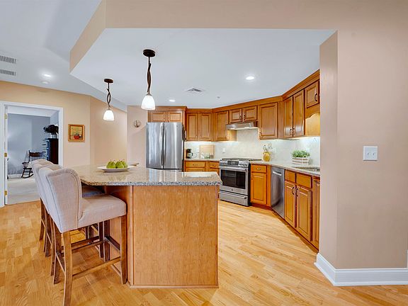 3rd image of 65 Hawthorne Drive #305