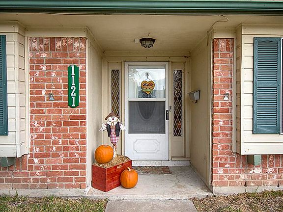 4th image of 1121 N Amy Dr