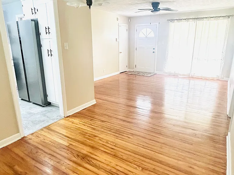 910 Saint Catherine Dr — Photo 3