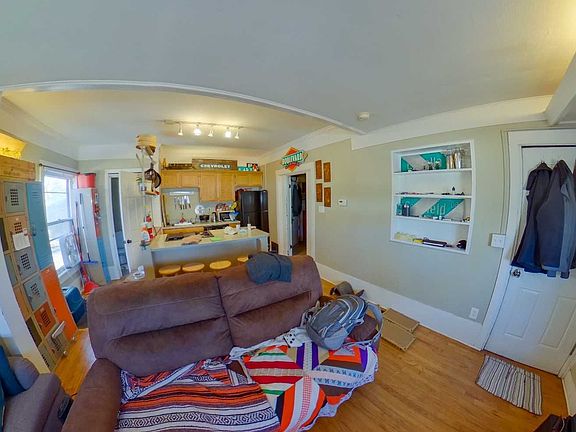3rd image of 917 Laramie St APT 3