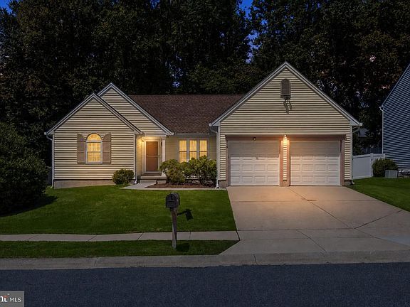 4th image of 404 Arrow Wood Ct