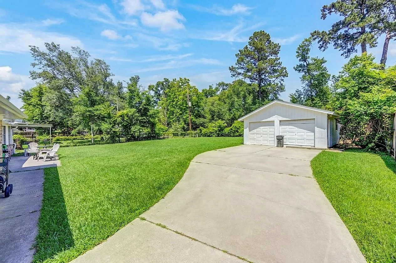 4 bed, 2.0 bath, 1969 sqft, $2,500 — Photo 3