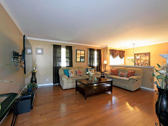 4th image of 805 Ashwood Ln