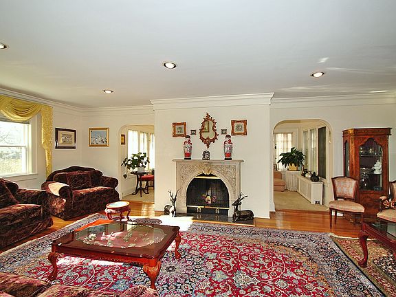 2nd image of 110 Hillpark Ave